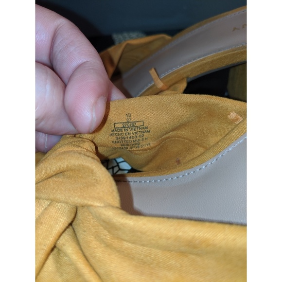 Old Navy Mustard Sandals - Picture 2 of 4